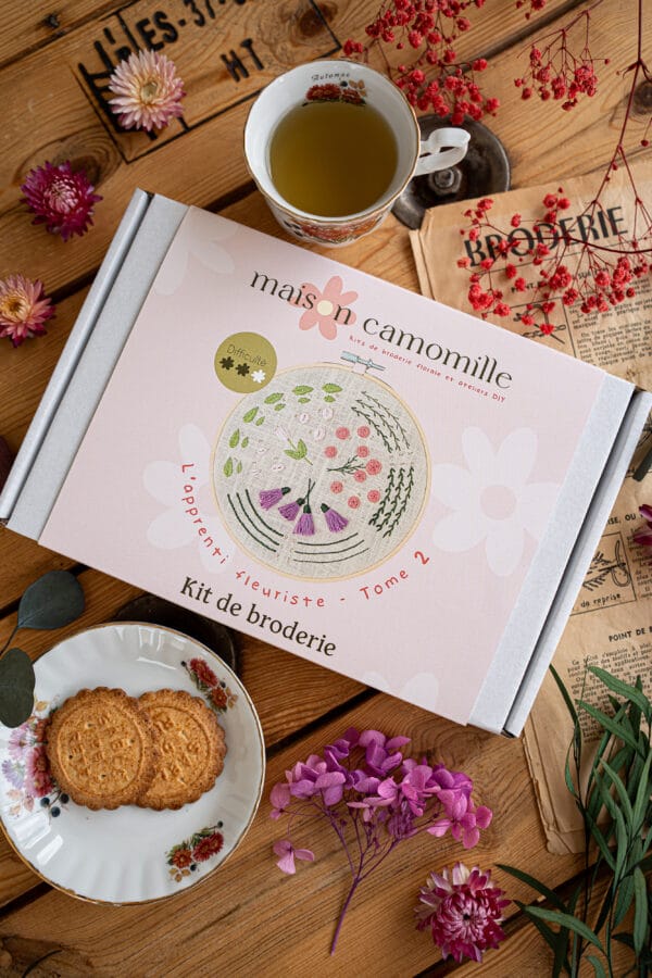 Kit de broderie "L'apprenti fleuriste" - Tome 2 – Image 2