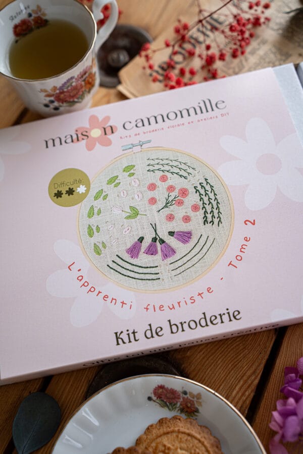 Kit de broderie "L'apprenti fleuriste" - Tome 2 – Image 3