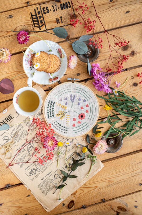 Kit de broderie "L'apprenti fleuriste" - Tome 1 – Image 5