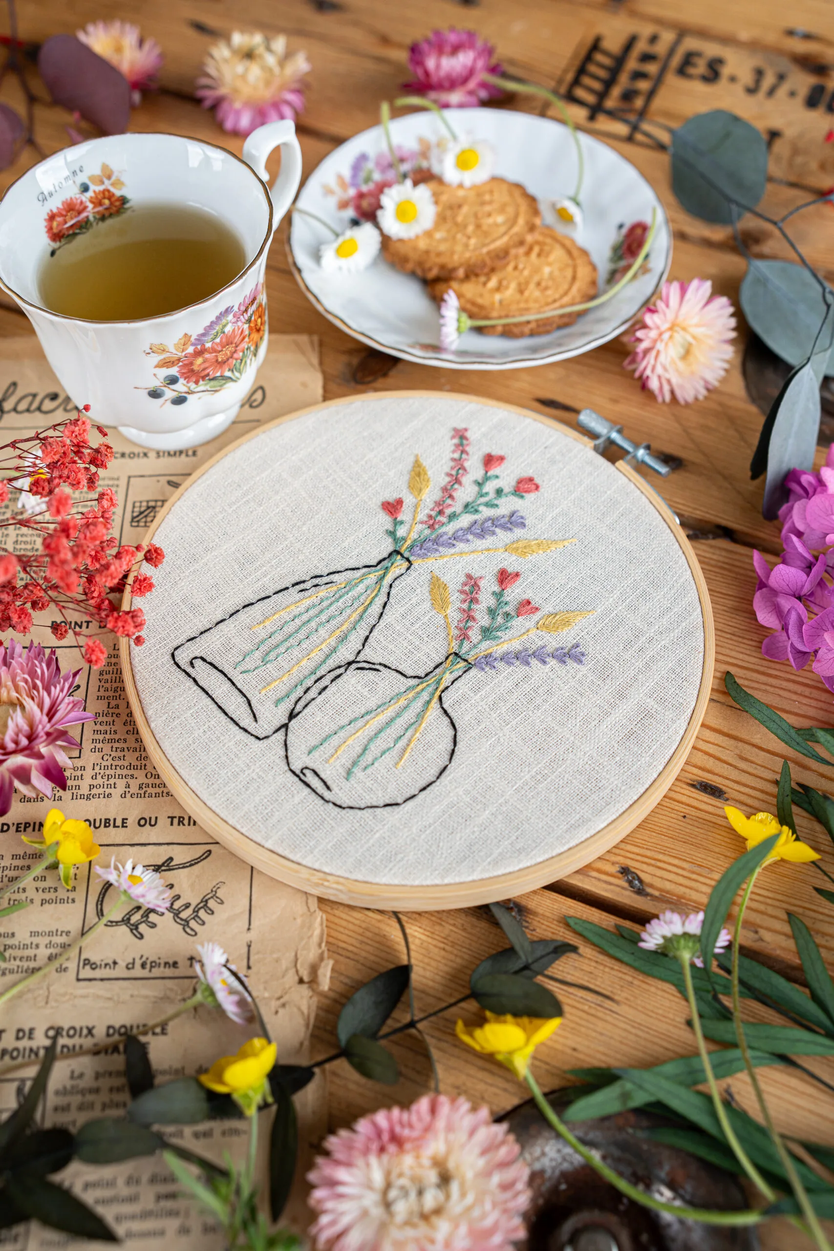 Kit Broderie Fleurs "Les Dames Jeannes" – Image 5