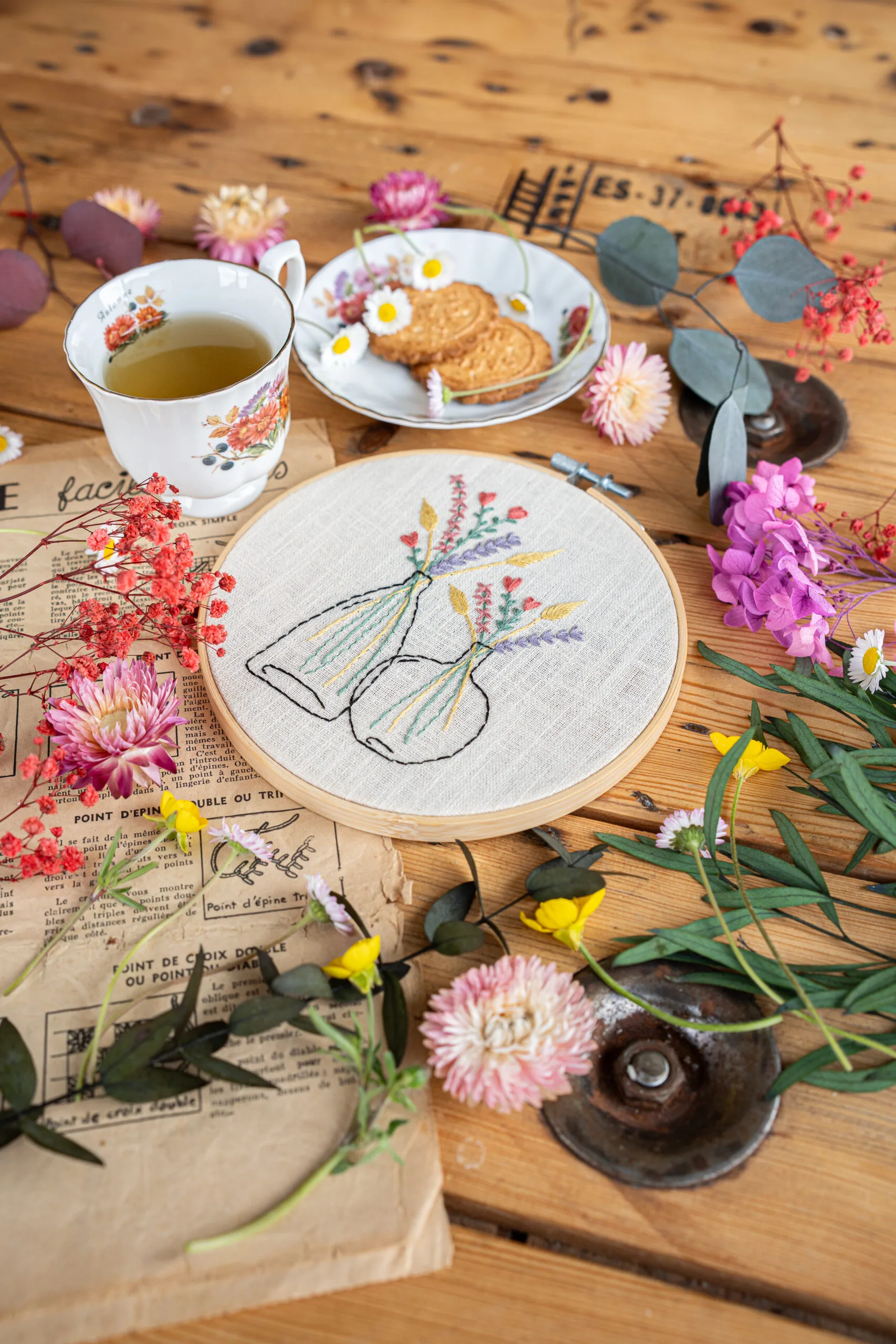 Kit Broderie Fleurs "Les Dames Jeannes" – Image 4