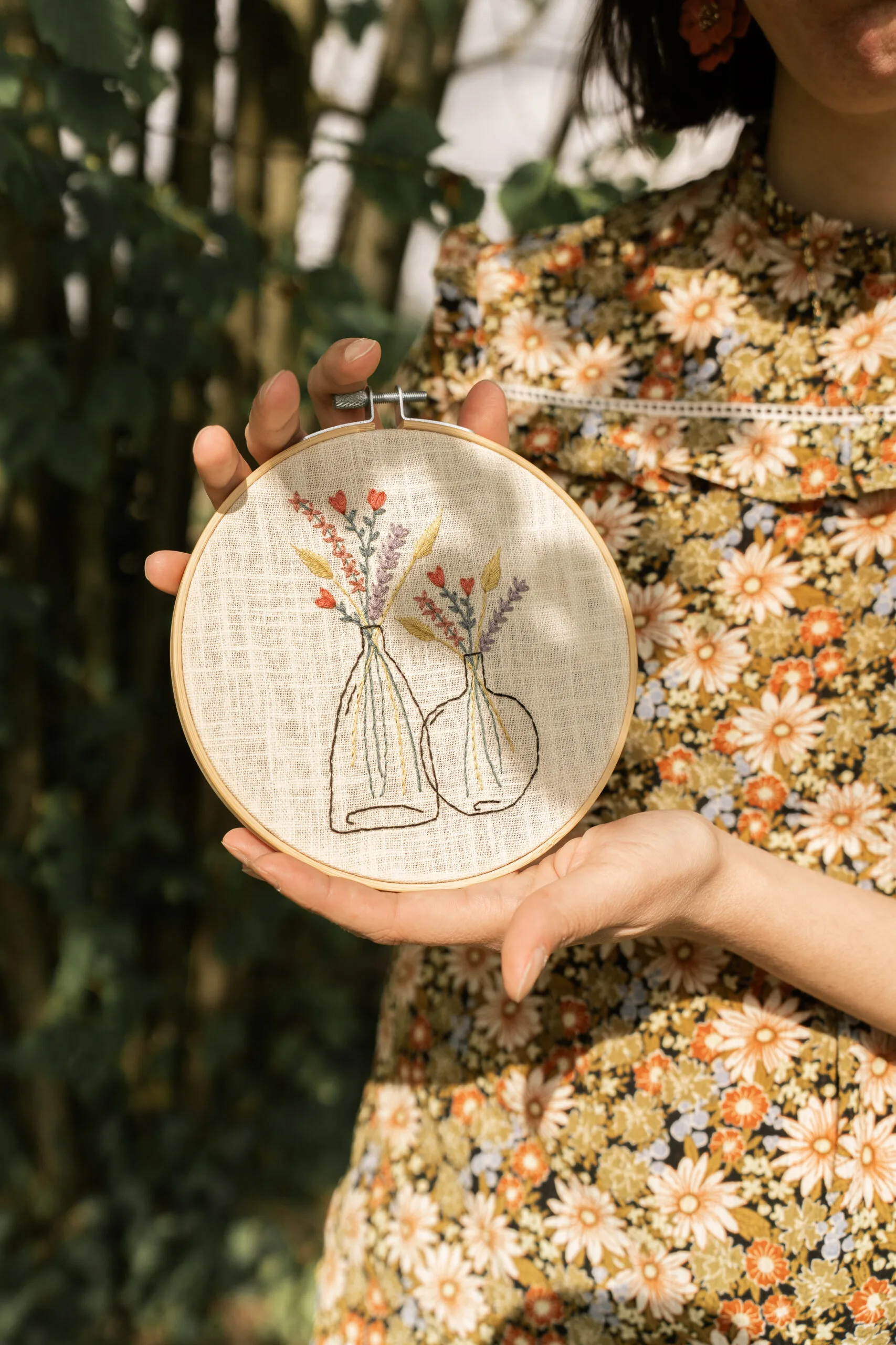 Kit Broderie Fleurs "Les Dames Jeannes" – Image 3