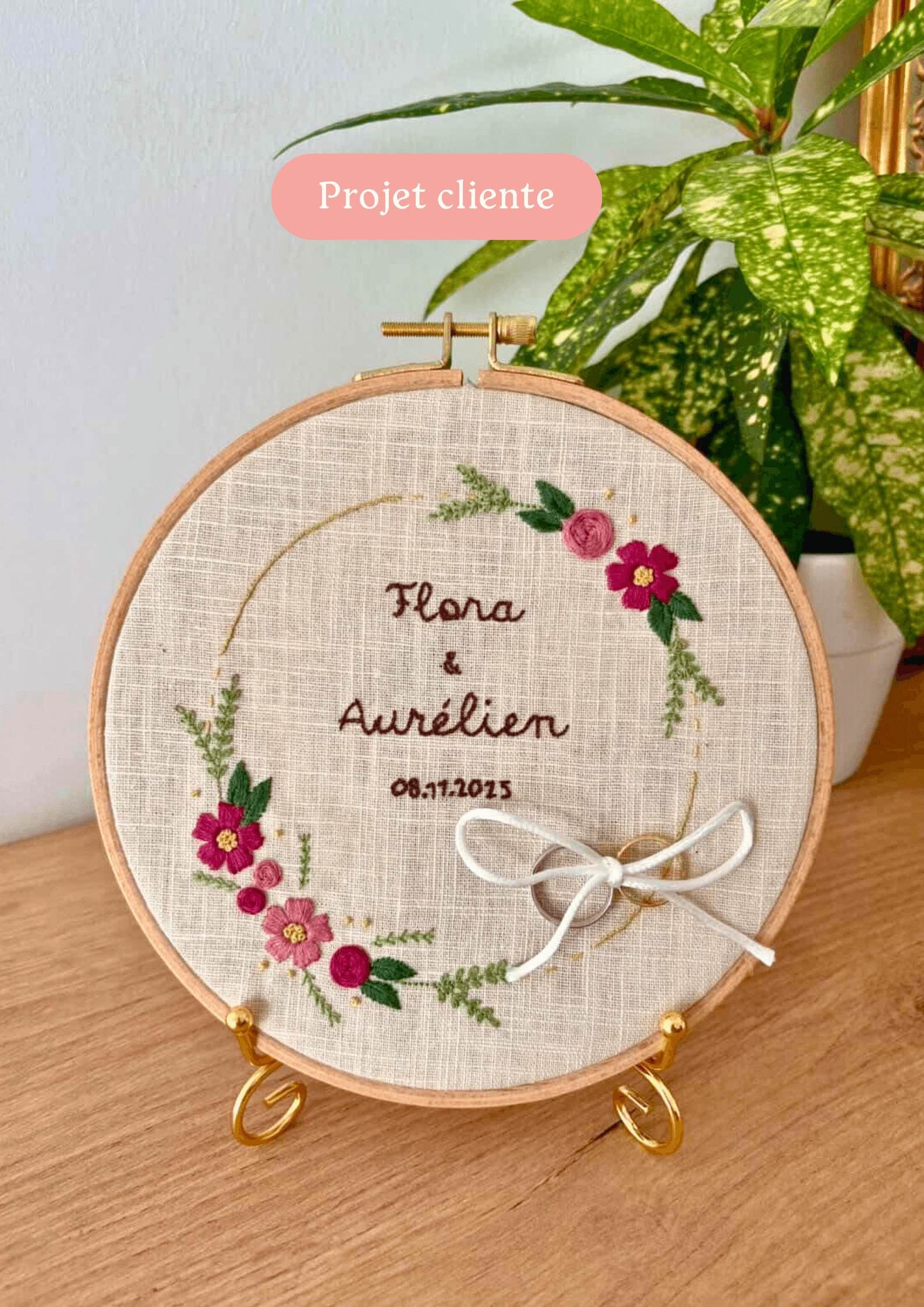 Porte alliance brodé avec couronne de fleurs