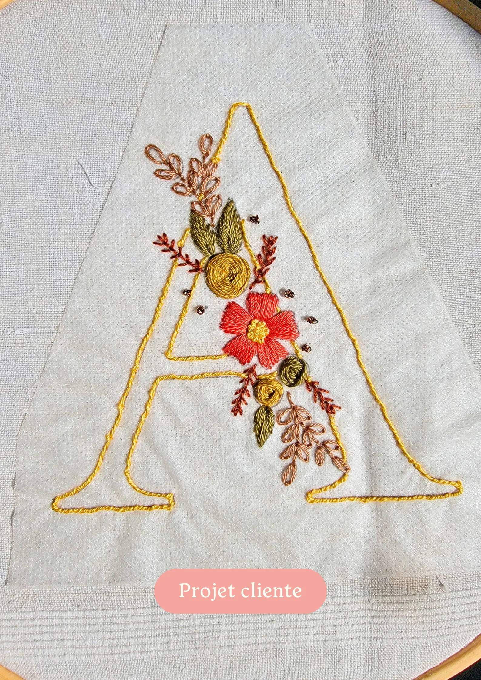Lettre A brodée
