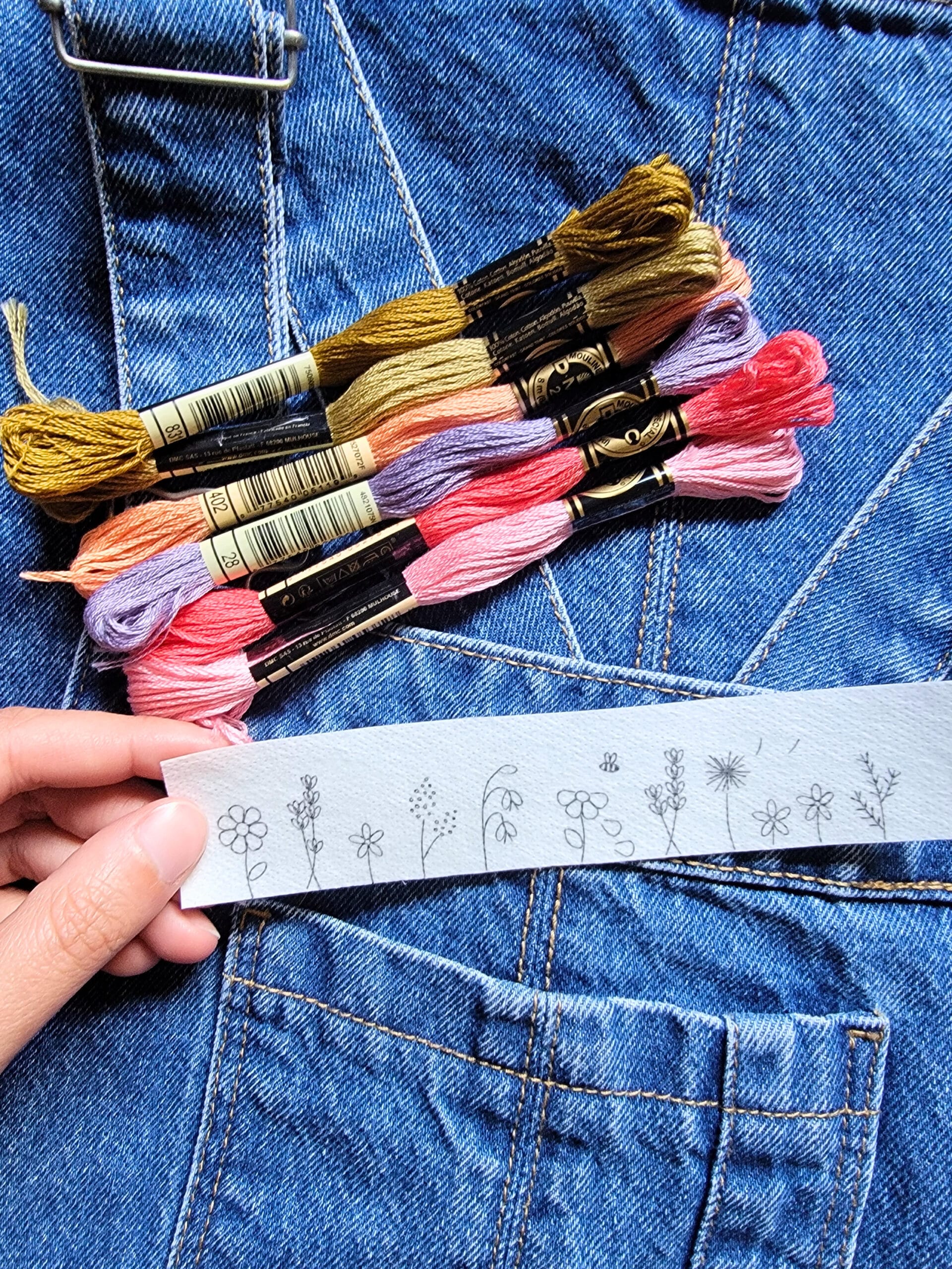 Fleurs Sauvages - Kit broderie poche salopette à broder – Image 4