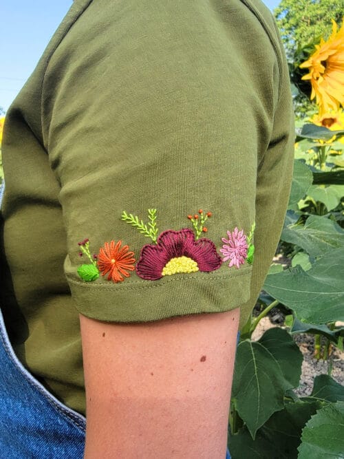 Kit broderie vêtement fleurs sur manche tee shirt