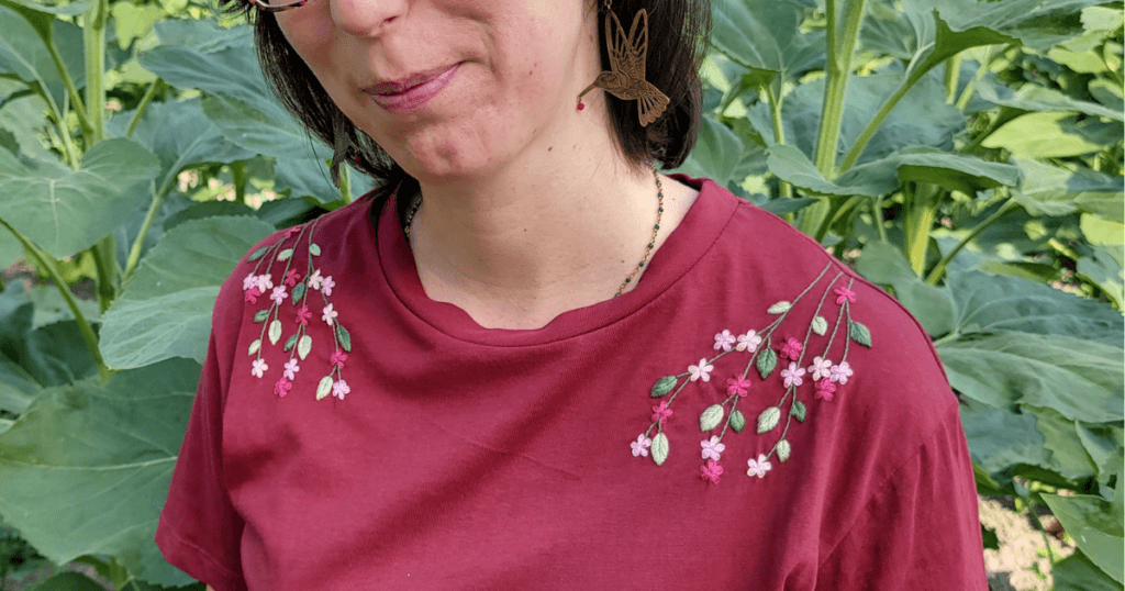 tee shirt broderie épaules cascade de fleurs