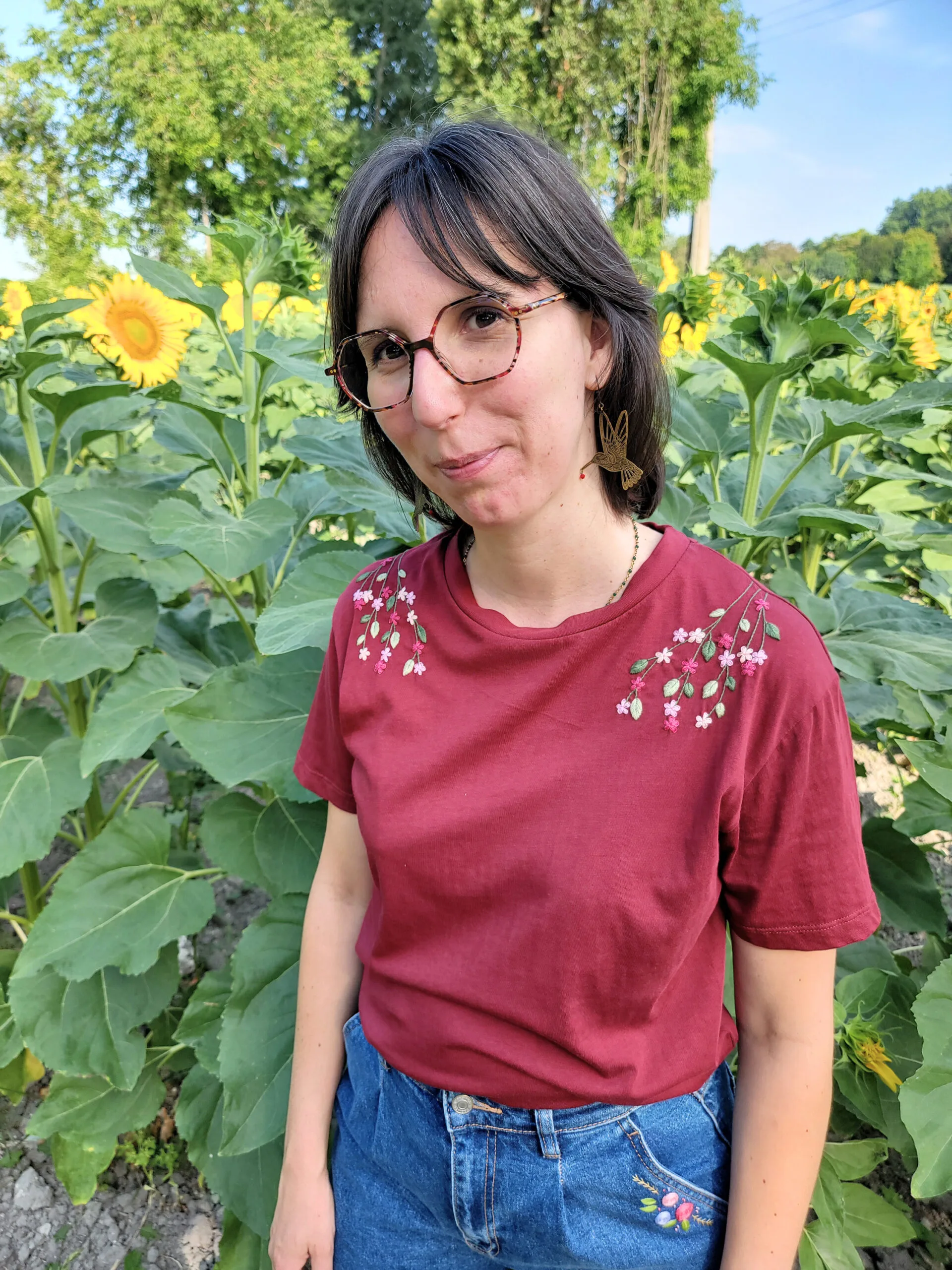 Kit broderie vêtement sur épaule en cascade de fleurs