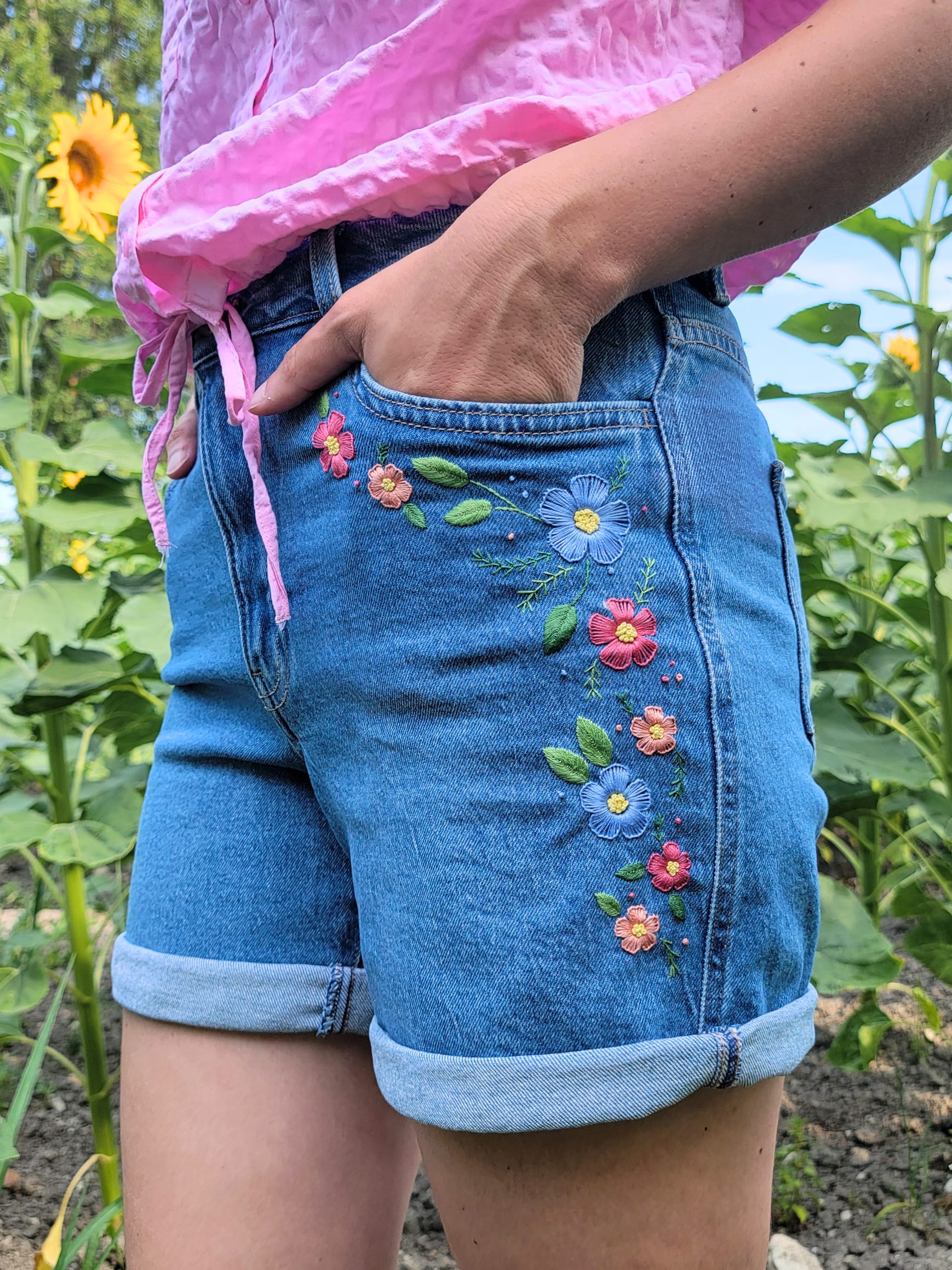 Kit broderie vêtement fleurs sur short d'été