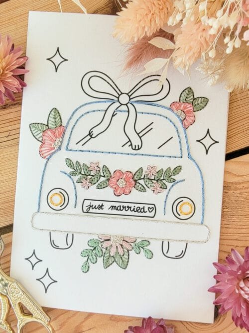 exemple de carte brodée du modèle la voiture des mariés